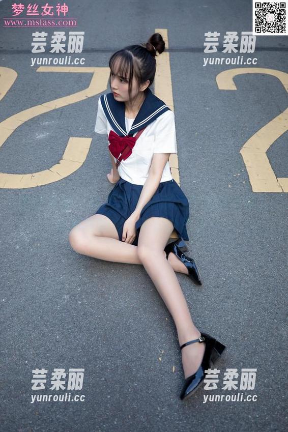 梦丝女神 - 在线观看琪琪的粉衣肉丝袜，看得我都有点不好意思了……