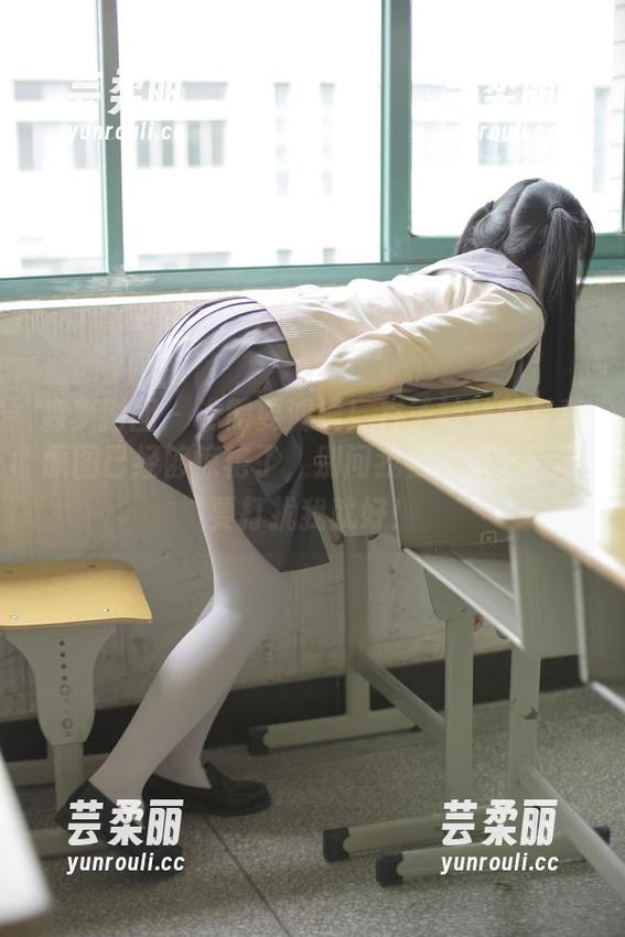 森萝财团 - 谁需要滤镜！卉子妹妹的写真原图已经够惊艳了，别问我在想什么，不要打扰我就好！
