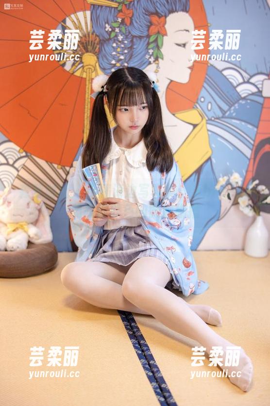 森萝财团 - 小满海边写真集：海breeze和高清肤色的微妙碰撞