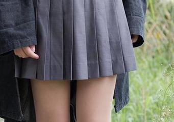 森萝财团精选：教室灰丝美脚，完美诠释“腿控”的定义！