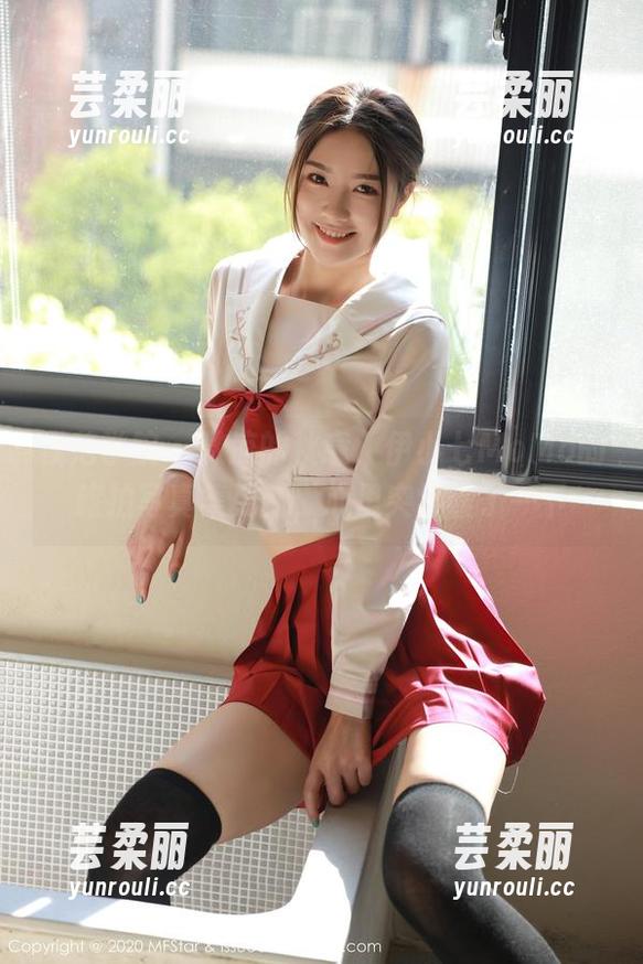 模范学院 - 微凉的秋意，伊小七MoMo的旅拍写真集更新，心里突然暖了一下