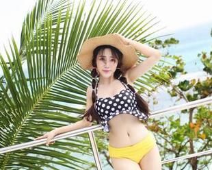 爱蜜社 – 原图还是套图？李玉洁Daisy的纯白总让人心跳加速