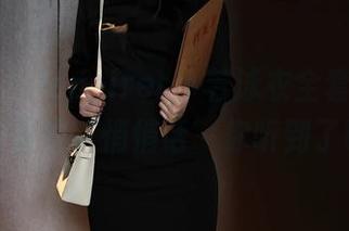 秀人网 – Jennifer小若泳衣全套，图集中的那些‘悄悄话’你听到了吗？