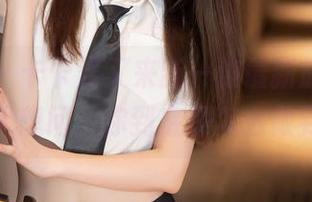 秀人网 – 卡卡酱又来新一波最新旅拍，真是让人想问：你到底是怎么做到的？