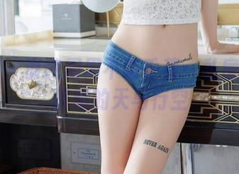 秀人网 – 清纯周周不吃香菜：私房写真中暗藏的天马行空