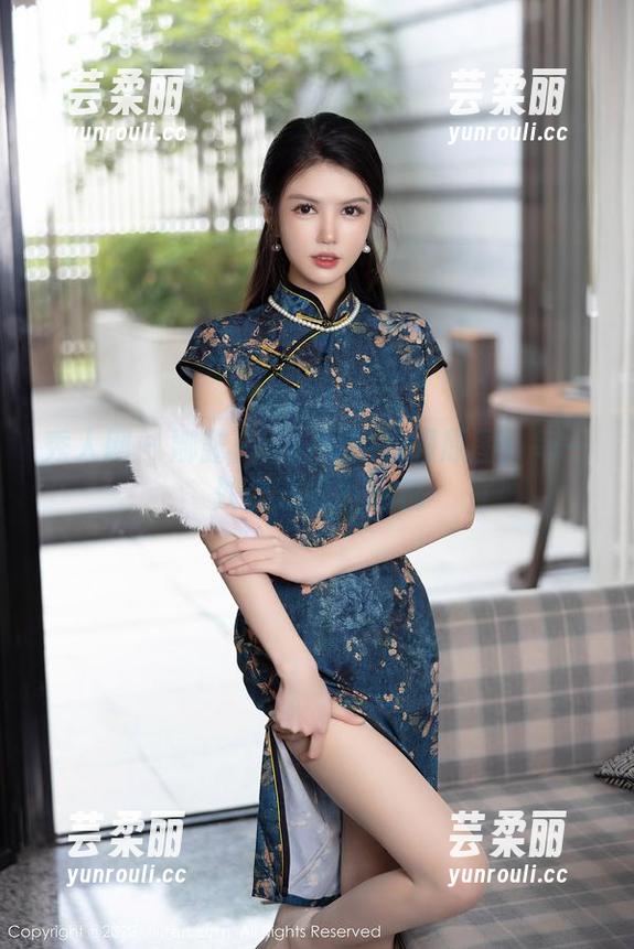 秀人网 - 娜露Selena的礼服原图：每一处都透着小心机