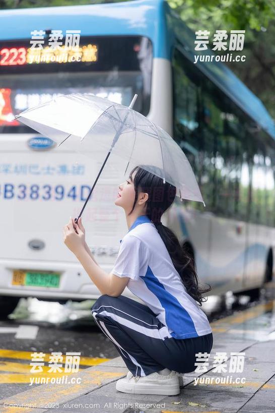 秀人网 - 小逗逗的美腿图包精选：一双腿撑起整个夏天的幻想！