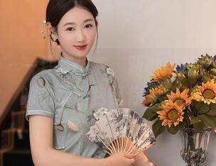 秀人网 – 一件连体衣，两种风情：小逗逗的免费图包等你来撩！