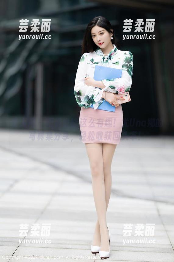 秀人网 - 短裤也能这么有趣！尤Una娜的写真集分享，轻松收获回头率！