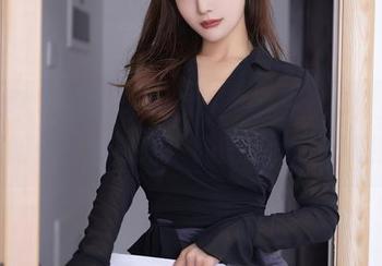 秀人网 – 徐莉芝Botty的美图分享：白色在阳光下的旋转，我的心也跟着跳！