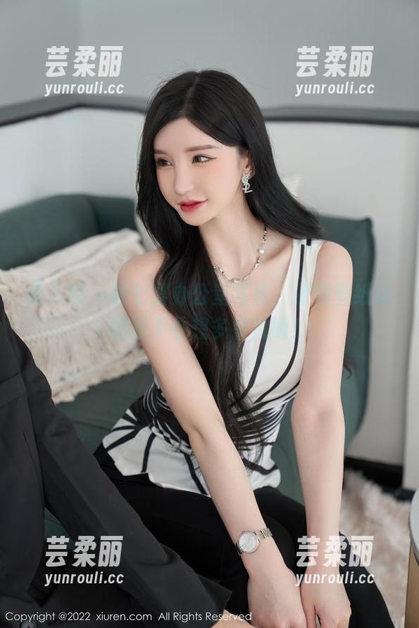 秀人网 - 李七喜办公室写真，原图壁纸让你忍不住想多看几眼！