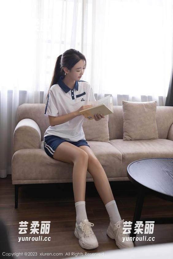 秀人网 - 美脚全套来袭，李七喜让我想到了小时候的糖果！