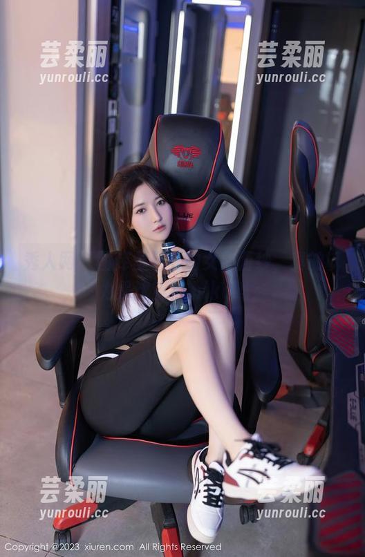 秀人网 - 图库里藏着的女王面纱，真的以为是沈蜜桃miko吗？