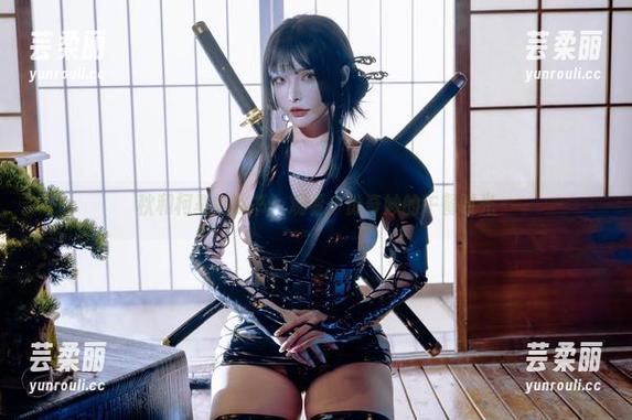 秋和柯基的秘书：观看一份奇妙的午餐时光