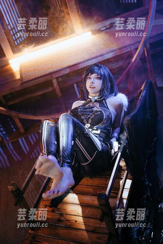 秋和柯基的猎魔人形象：私拍图片里，左侧的光影跟我说了些什么？