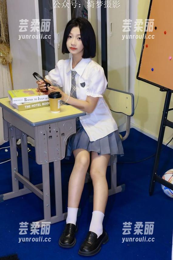 绮梦摄影 - 小艺制服合集：让资源堆积如山，感觉有点玄妙。