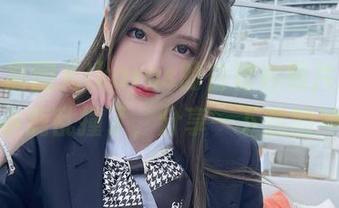 哎呀，腐团儿Ikaros的白衬衫照片又让我心里小鹿乱撞了，分享一下我的冲动！