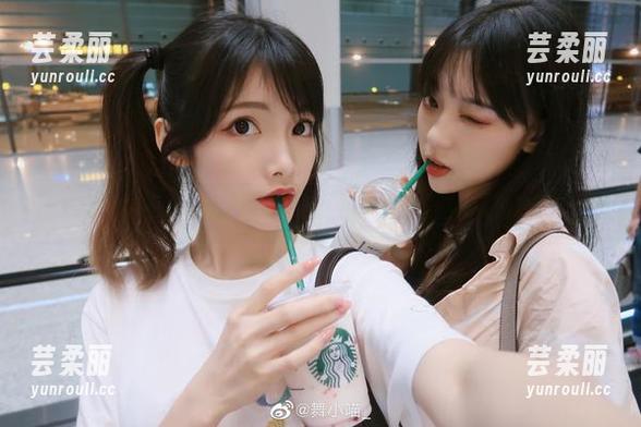舞小喵第几次穿连体衣，这张写真依旧让人惊艳
