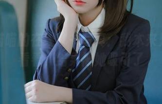 荒井喵喵的在线秘书写真：我本来只是想看看，结果被她吸引了