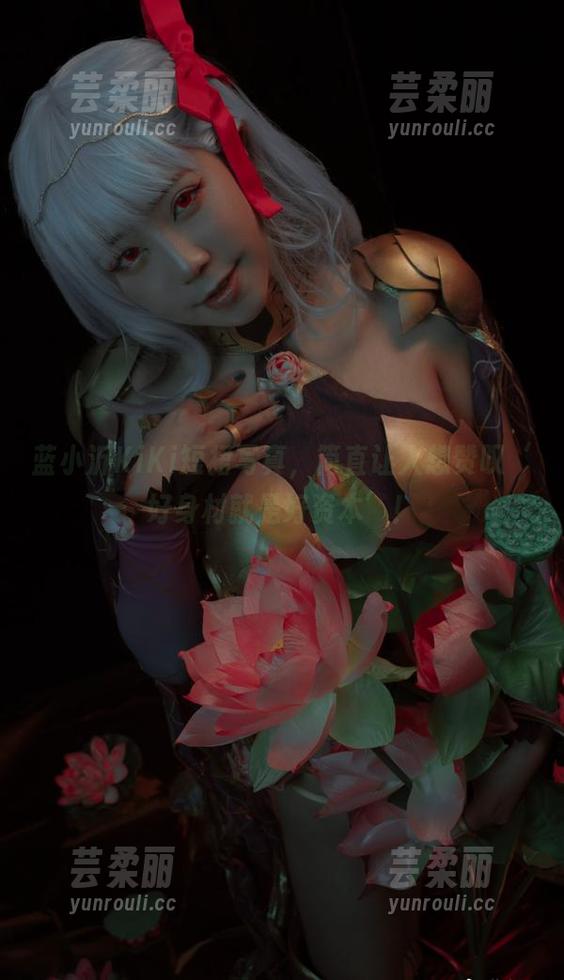 蓝小沂KiKi短裙写真，简直让人想赞叹‘好身材就是好资本’！