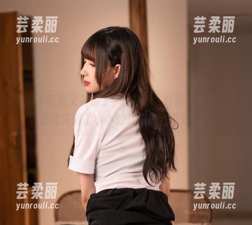 西园寺南歌又来撩了，分享大鳯毒苹果套图，生活仿佛充满了小小的戏剧感，奇妙无比。