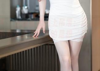 语画界 – 当杨紫嫣遇上吊带：这组图片资源是不是太美了，真的是想‘吊’着不放！
