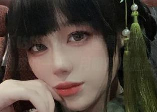 阿九从不咕咕的小恶魔图集更新，今天又是调皮的一天，用眼睛吃糖果！