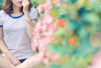 青豆客 – 高清照片里的Akiki朱若慕：裤里丝微微一晃，心跳不止！