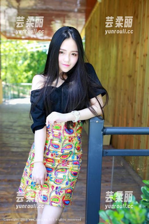 青豆客 - 白衬衫背后的故事：王语纯的全套图包，带着一点点甜蜜的迷雾。