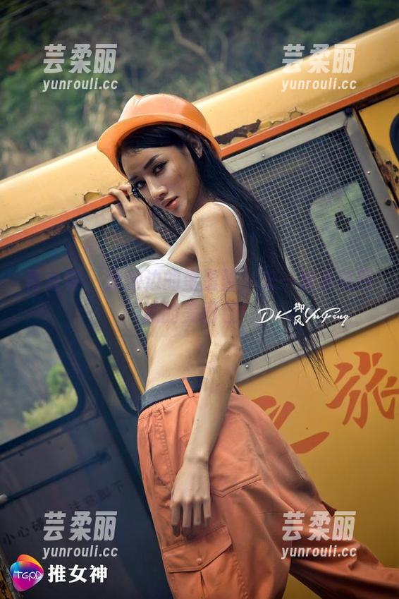 青豆客 - 泳池边的蛋蛋酱，来一波水花四溅的美图包！