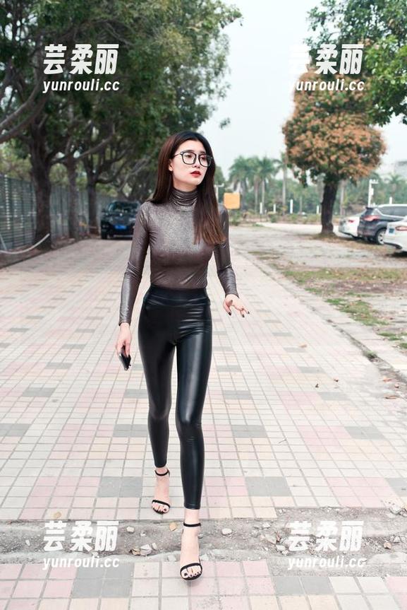 高跟与运动鞋，丝袜与魔镜街拍的疯狂碰撞，这套合集你不想错过！