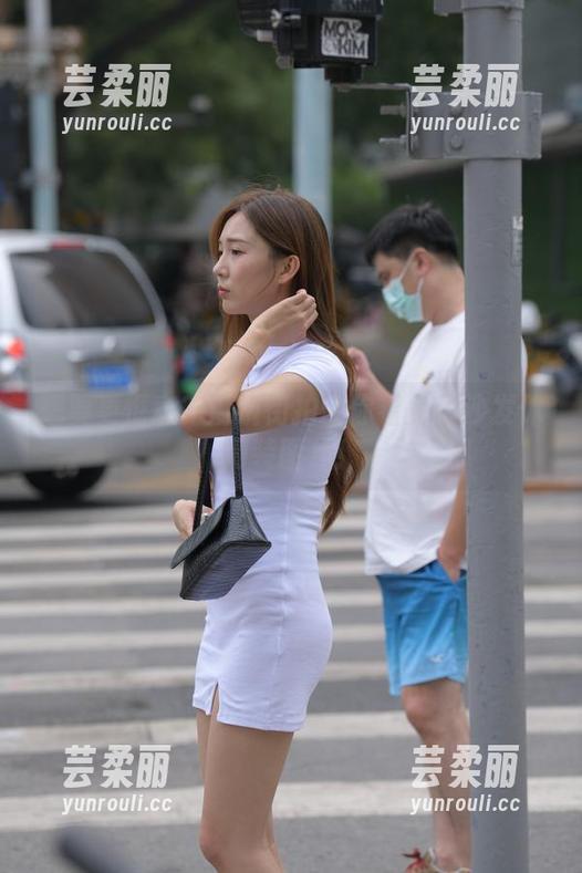 想要更惬意？魔镜街拍带你看免费沙发休闲装图片！