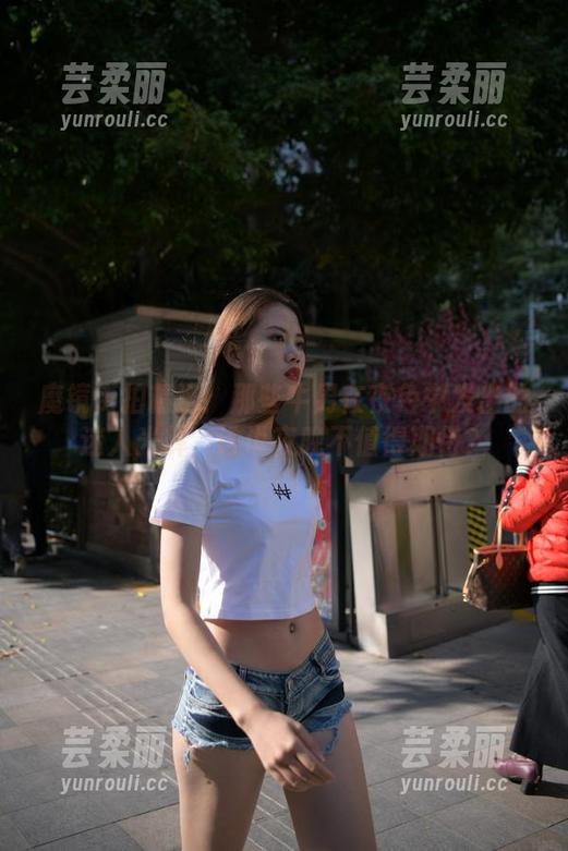 魔镜街拍精选：那些牛男在夜色中发出的迷人光辉，谁说夜晚不值得期待？