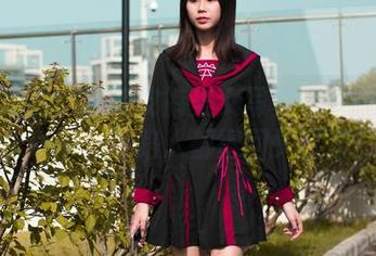 魔镜街拍：黑色皮裤美女写真合集——穿上皮裤，连路人都得回头三次！