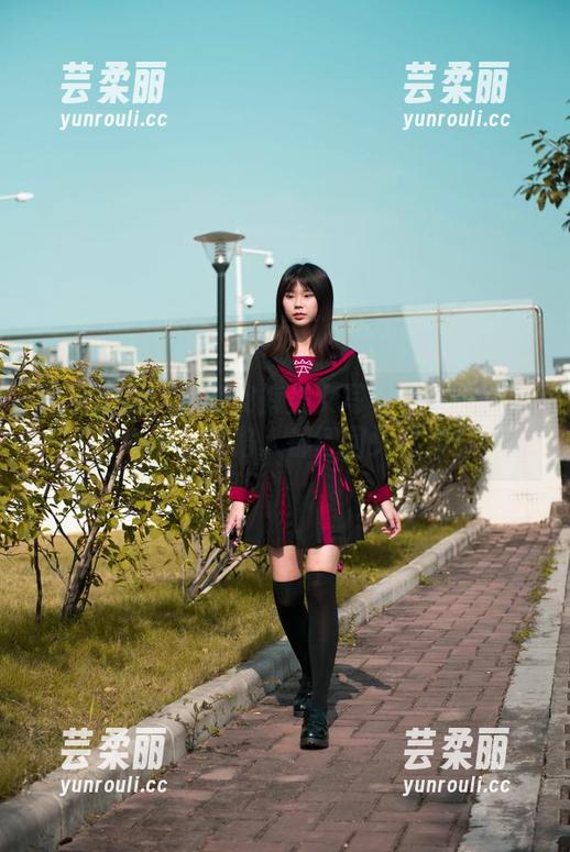 魔镜街拍：黑色皮裤美女写真合集——穿上皮裤，连路人都得回头三次！