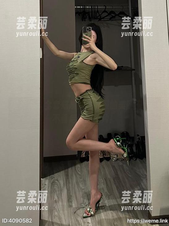 微密圈 - 全套炫耀！黎允熙的美腿玉足，不看后悔的图片！